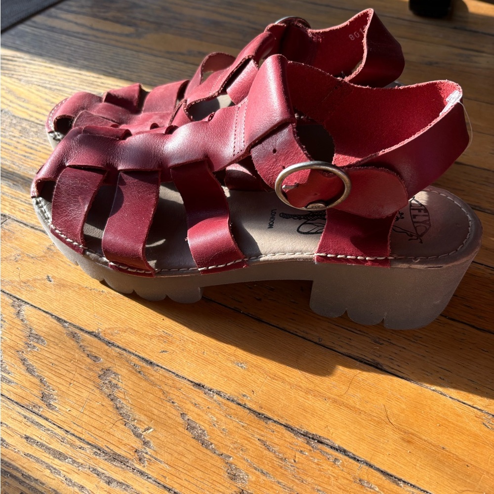Brand new, never worn. FLY London Emme red fisherman’s sandal. Size 40 (9). - Picture 2 of 4